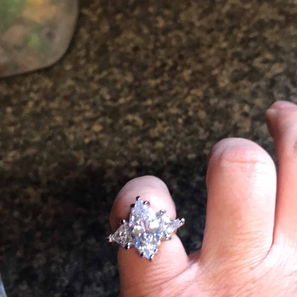 Beautiful sparkly cocktail ring